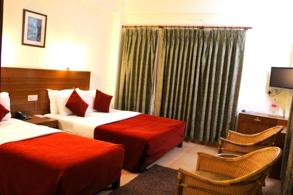 Hotel Tara Pokhara Bagian luar foto