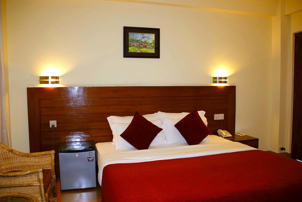 Hotel Tara Pokhara Bagian luar foto