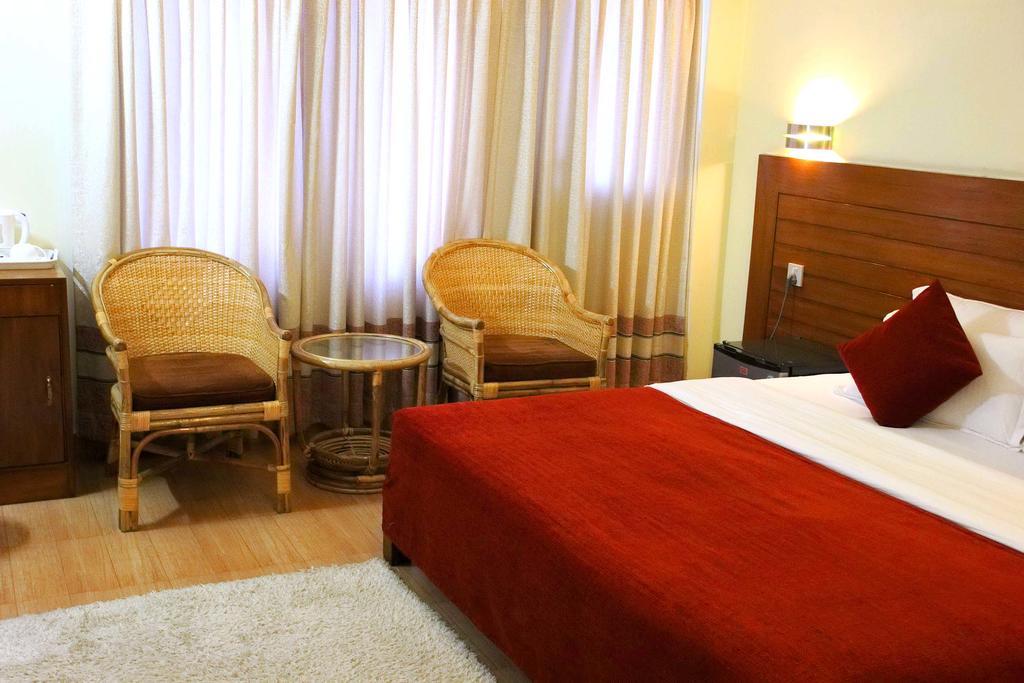 Hotel Tara Pokhara Bagian luar foto
