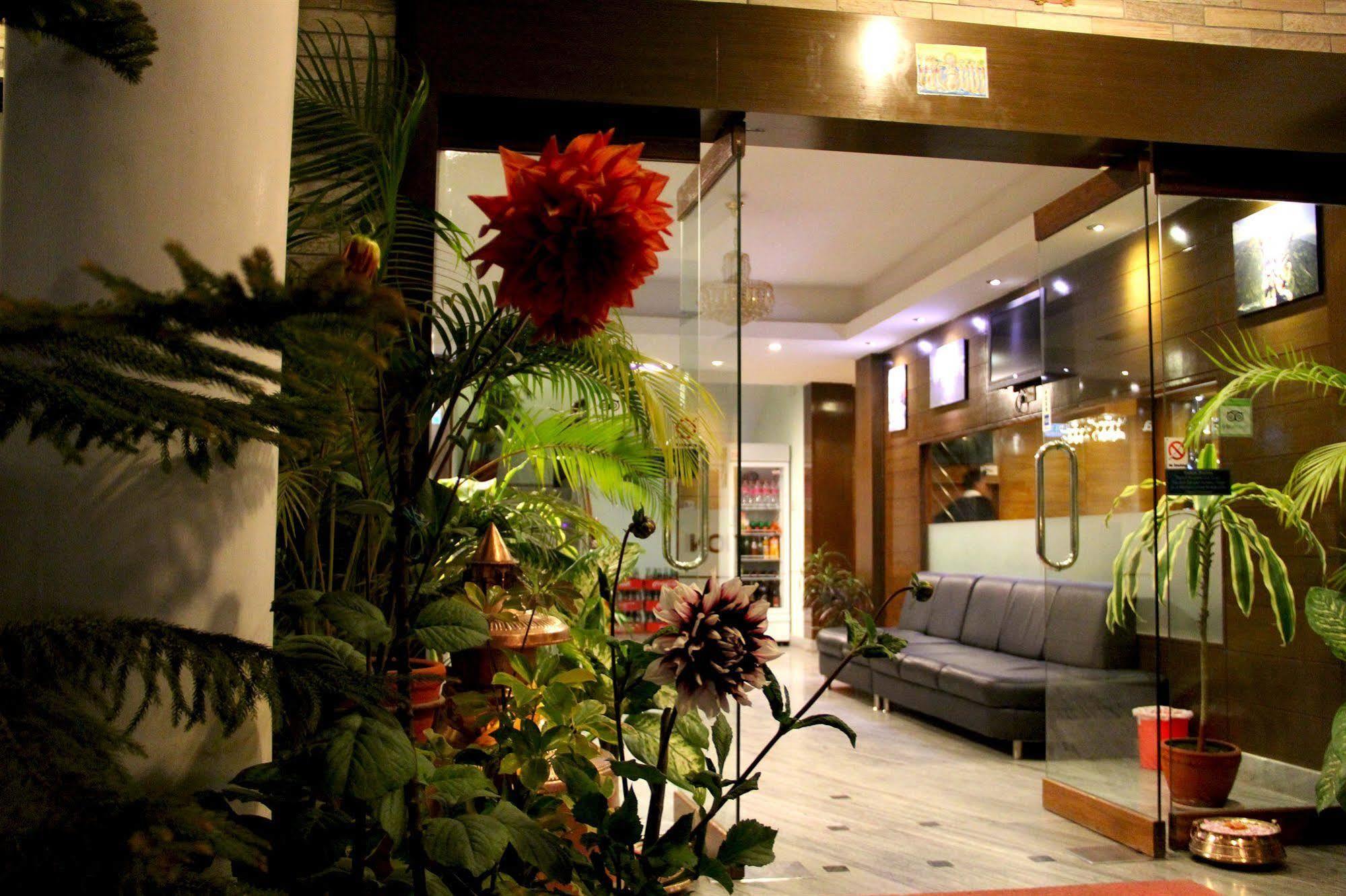 Hotel Tara Pokhara Bagian luar foto