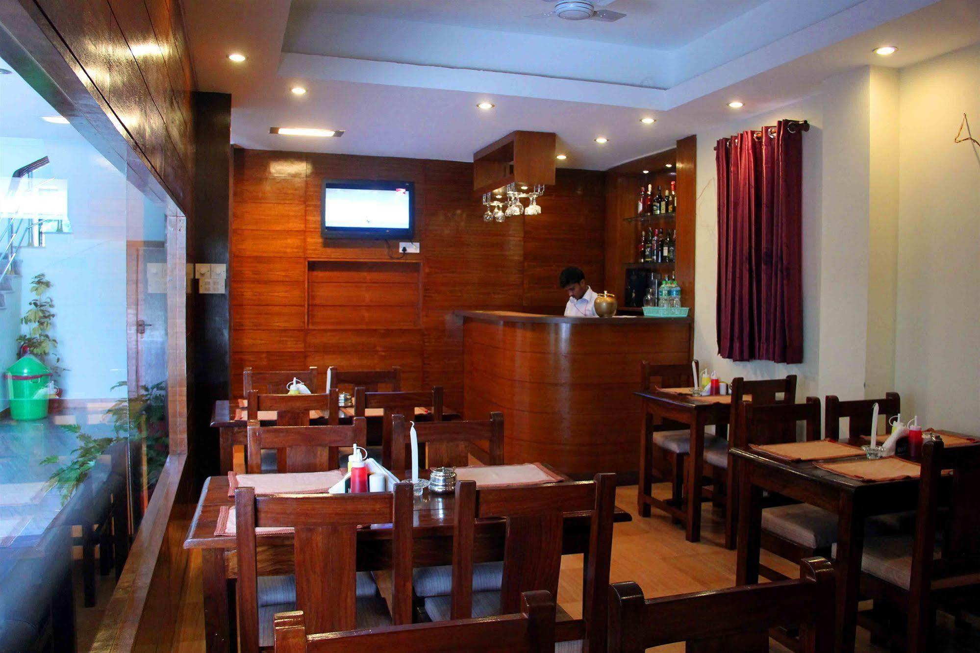 Hotel Tara Pokhara Bagian luar foto