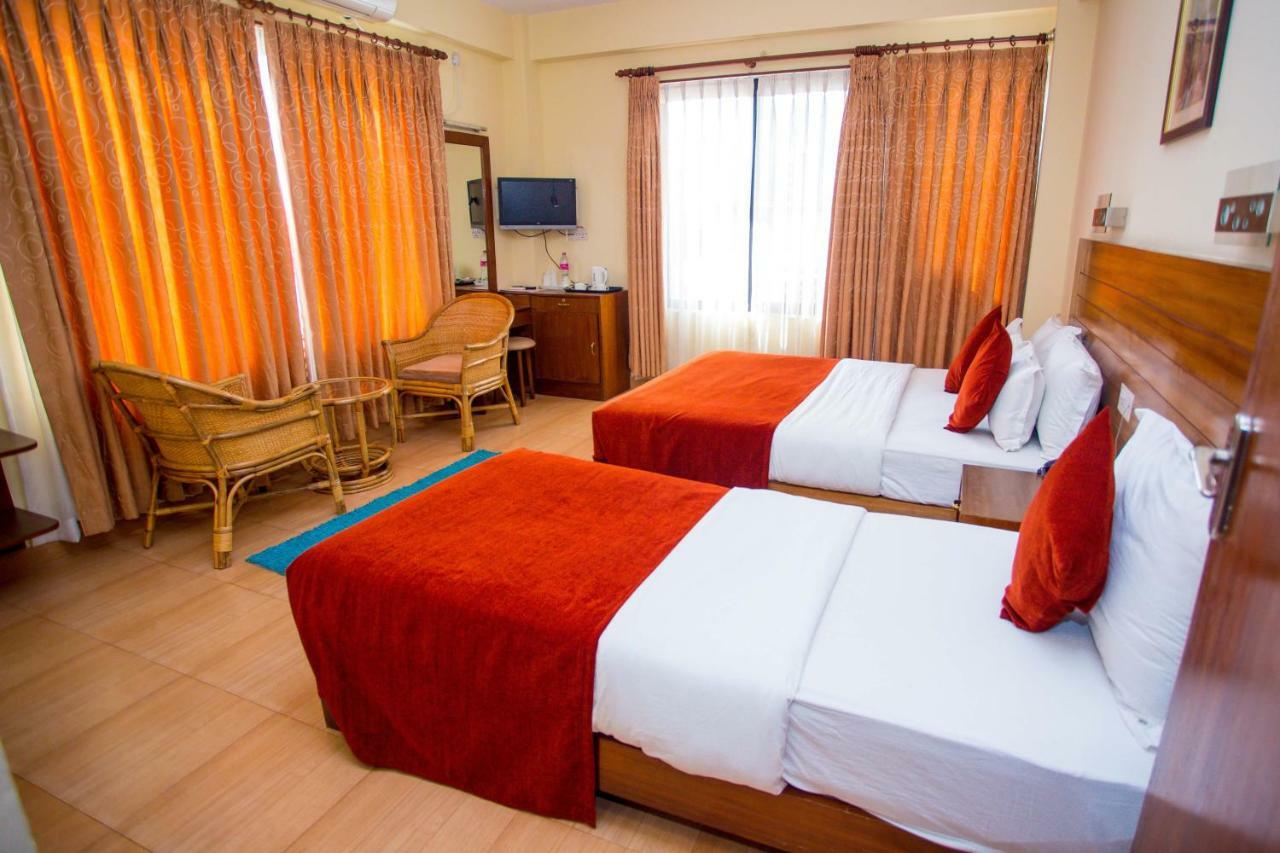 Hotel Tara Pokhara Bagian luar foto