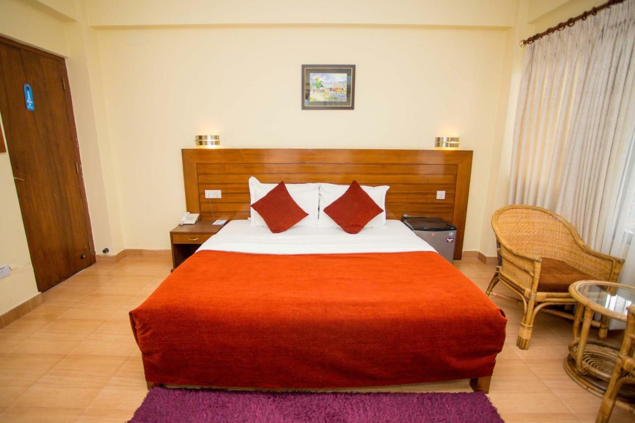 Hotel Tara Pokhara Bagian luar foto