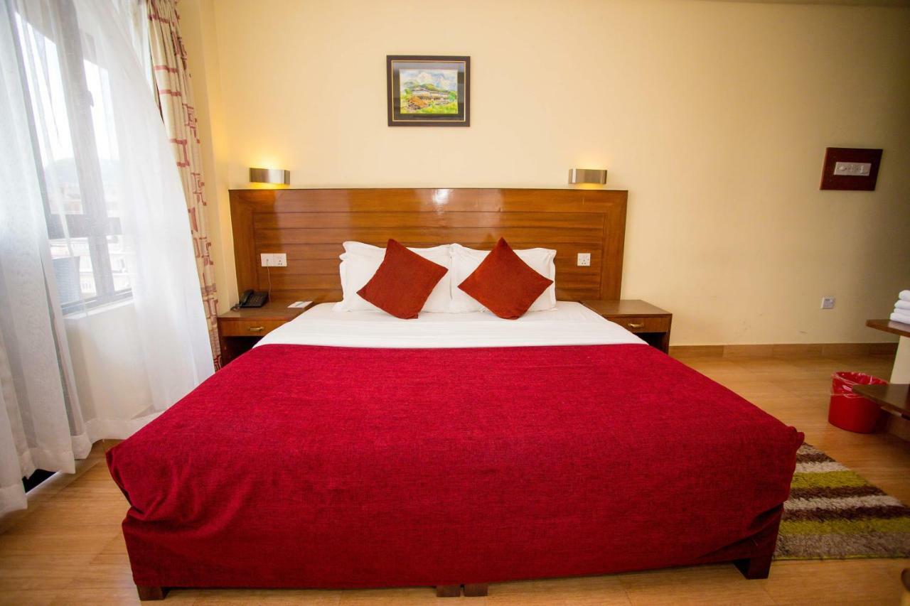 Hotel Tara Pokhara Bagian luar foto