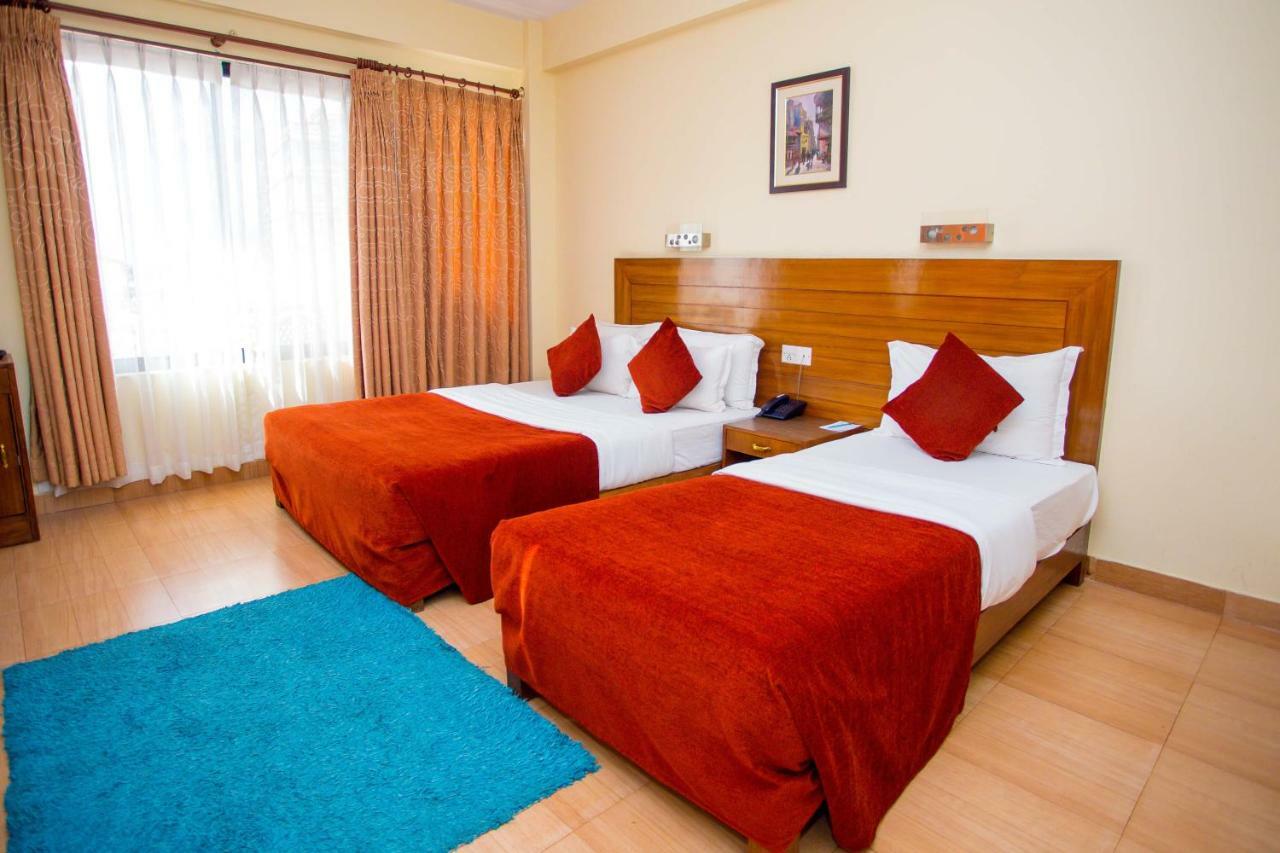 Hotel Tara Pokhara Bagian luar foto