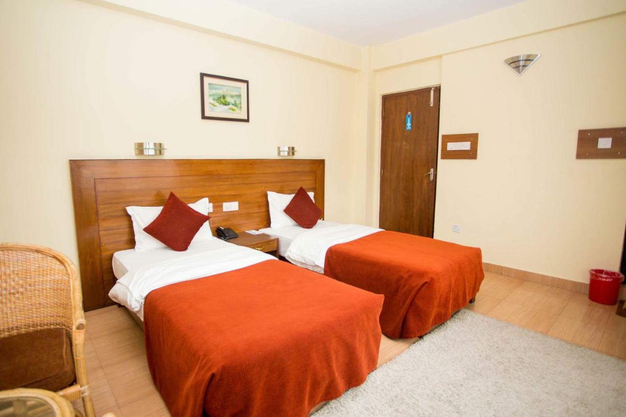 Hotel Tara Pokhara Bagian luar foto