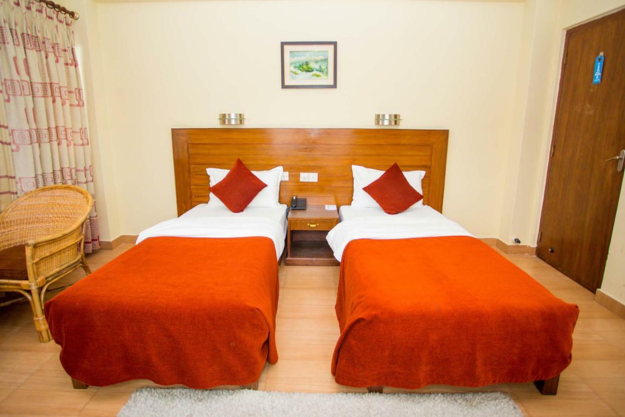 Hotel Tara Pokhara Bagian luar foto