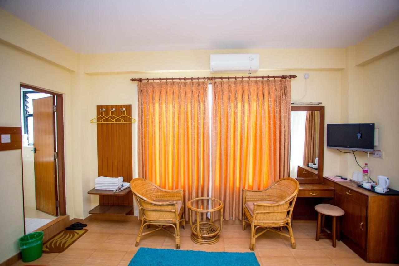 Hotel Tara Pokhara Bagian luar foto