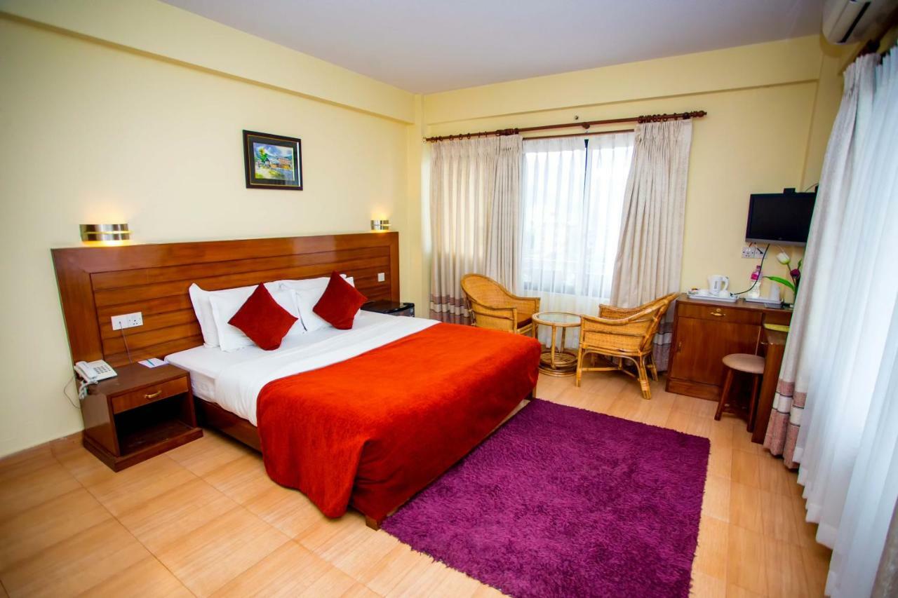 Hotel Tara Pokhara Bagian luar foto