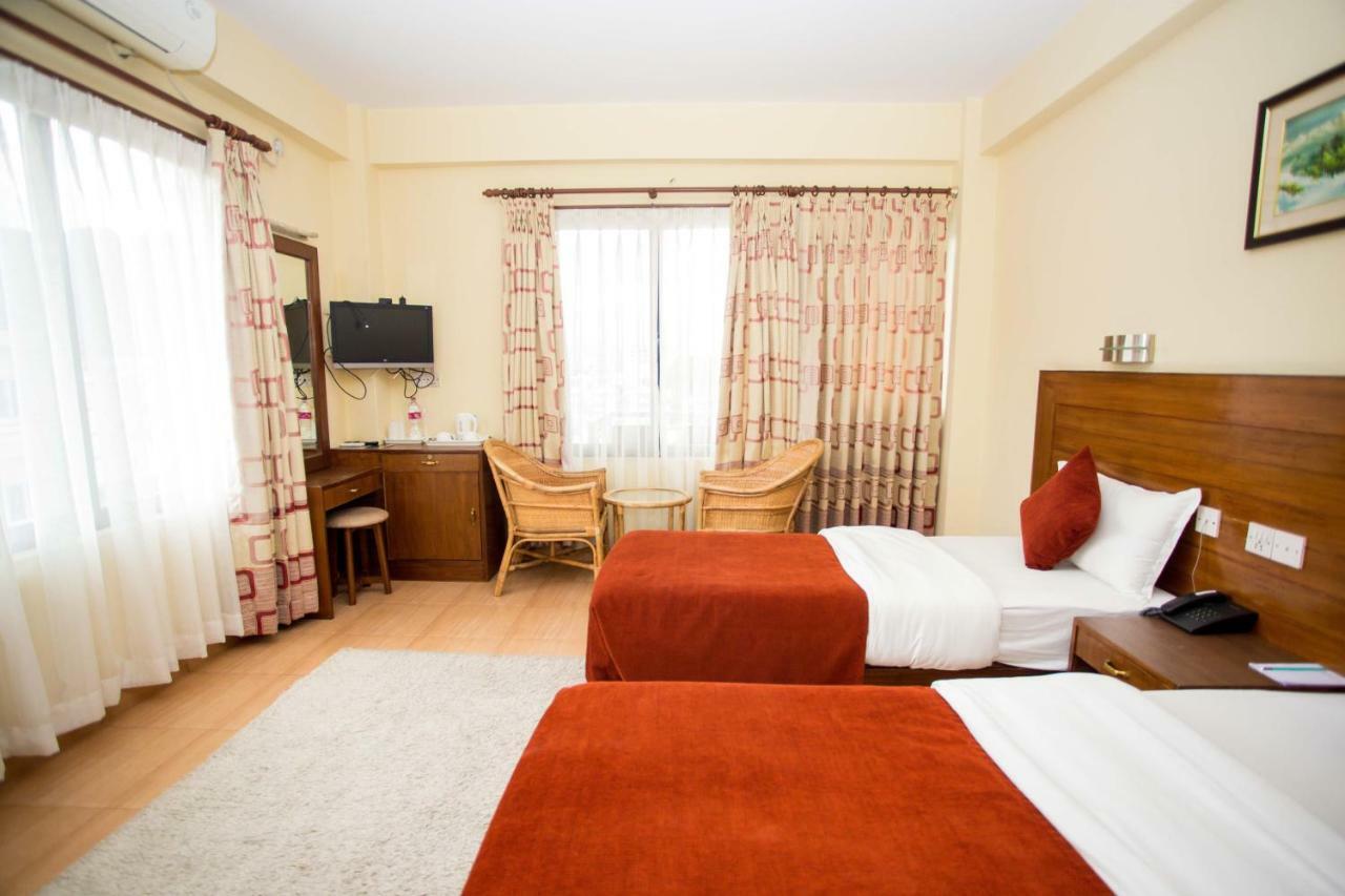 Hotel Tara Pokhara Bagian luar foto