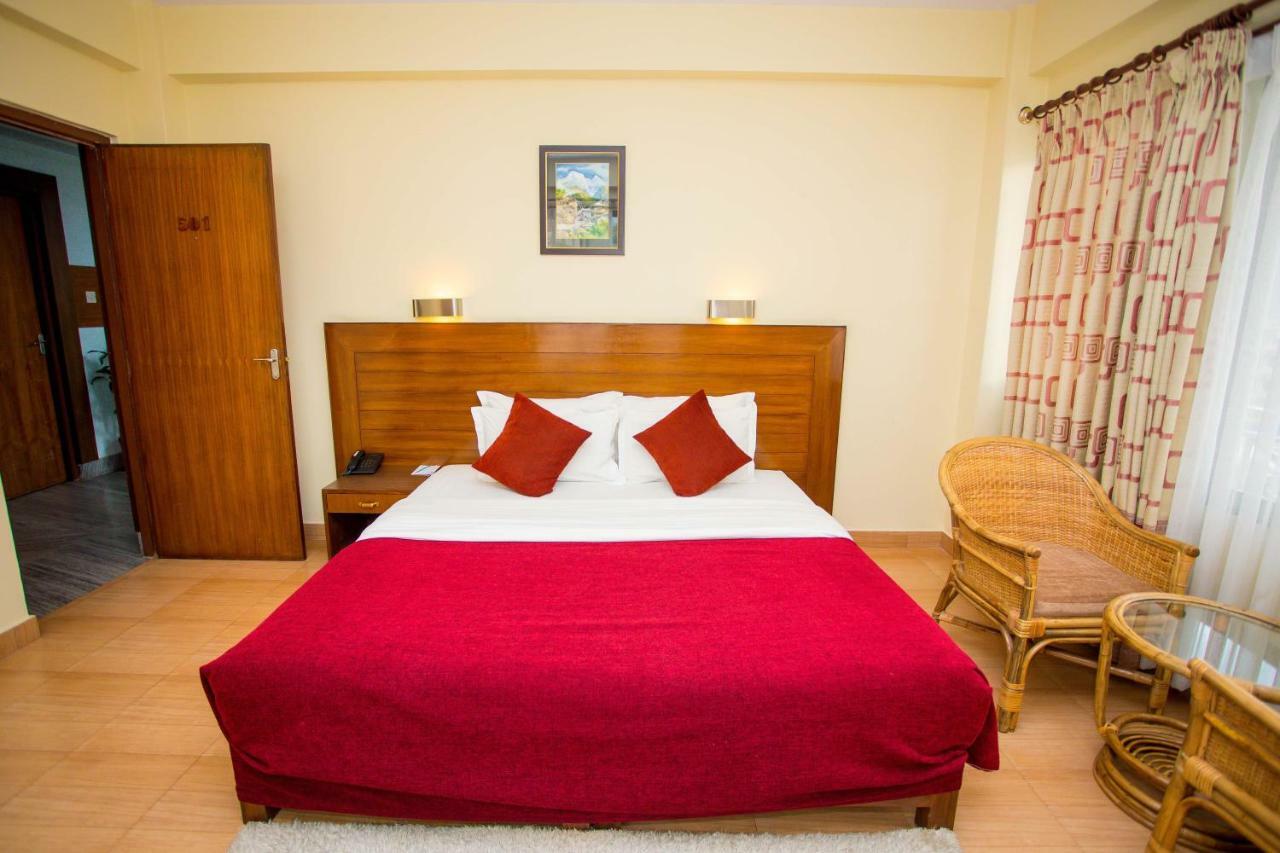 Hotel Tara Pokhara Bagian luar foto